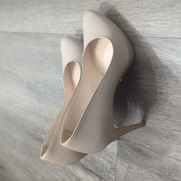 Prada Pumps - Picture 3 of 12